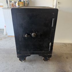 Antique Halls Safe & Lock Co. - Large Safe