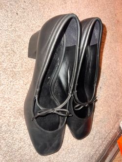 Black Low-Heel Ballet Flats with Bow