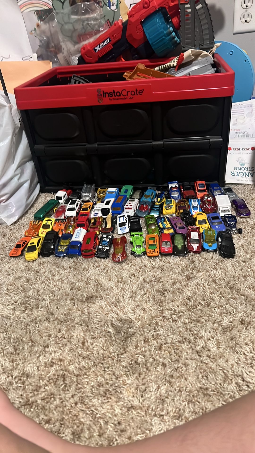 60 c ount hot weels and other brands cars
