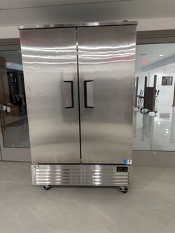 Commercial Stainless Steel 2-Door Reach-In Refrigerator