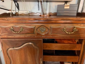 French Provincial Wooden Vanity Dresser