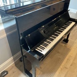 Yamaha U1 Upright Piano High Gloss Ebony, 48" **OPEN TO OFFERS**