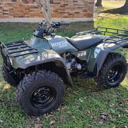 Excellent Honda FourTrax 300 ATV 4x4