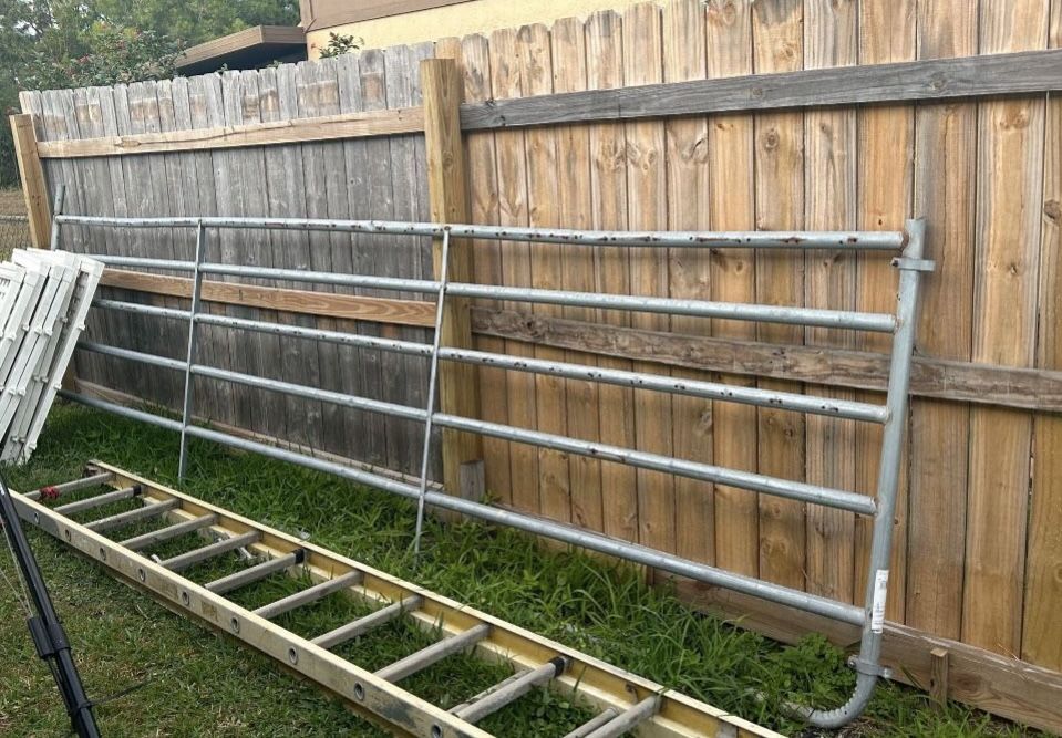 16 Foot Cattle Gate Utility Fence