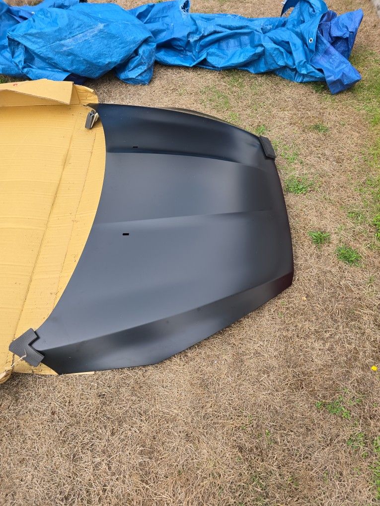 2018 Ford Focus SE Hood