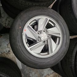 Hyundai Wheels Almost New 15 Inch With Almost New Tires