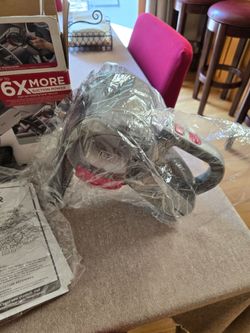 Black and Decker Pivot  20V vacuum