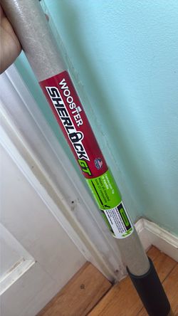 Wooster Sherlock GT Convertible Extension Pole, specifically the 2-to-4-foot adjustable model (R090