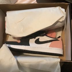 Jordan 1 Retro Low OG Bleached Coral Size 10,10.5,14
