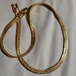 VINTAGE MONET GOLD CHAIN NECKLACE 