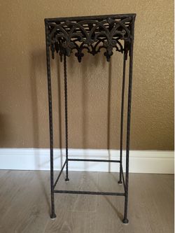 Vintage Ornate Wrought Iron Plant Stand / Accent Pedestal Table