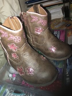 Baby girls boots sz 5