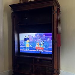 Wooden TV Hutch