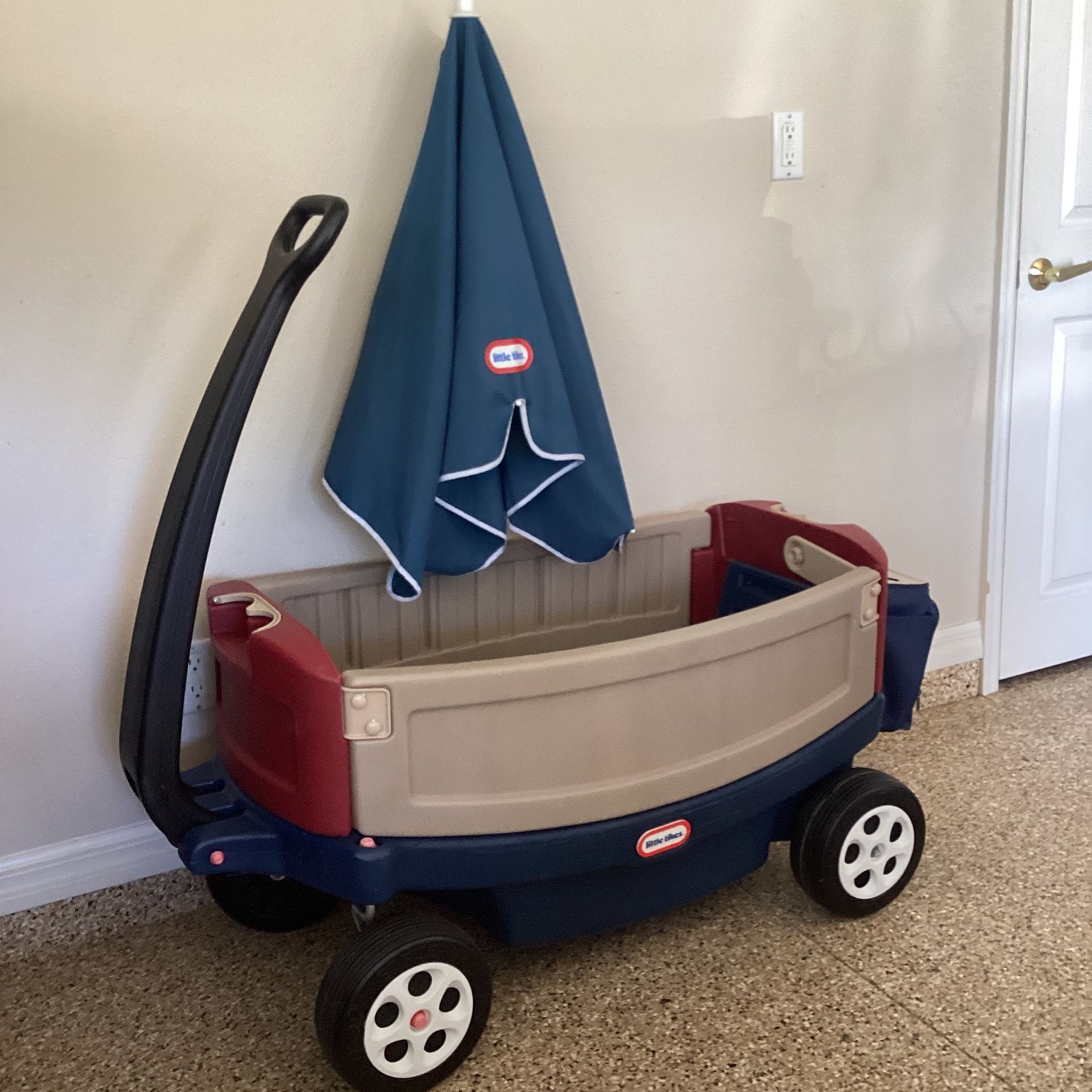 LITTLE TIKES DELUXE RIDE AND RELAX WAGON AND UMBRELLA for