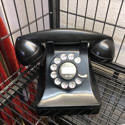 Antique phone as in picture 📞 very collectible😊