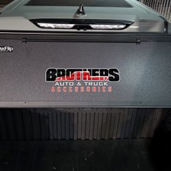 Tonneau Cover Flush Hard Bed Cover Tri-Fold Matte Finish Bakflip MX4 Tapaderas Al Raz