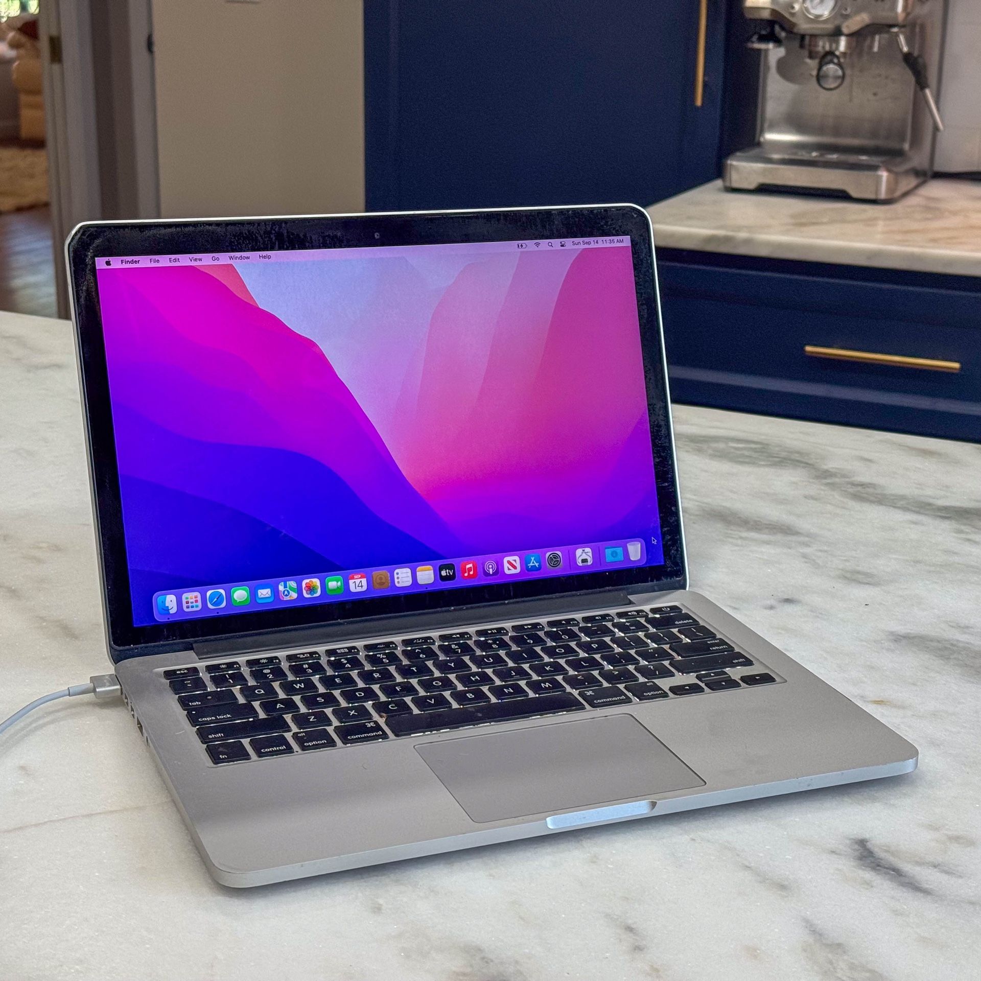 Apple MacBook Pro (Dual-Core i5, 2.7 GHz, 256GB SSD, 8GB RAM, 13" Early 2015)