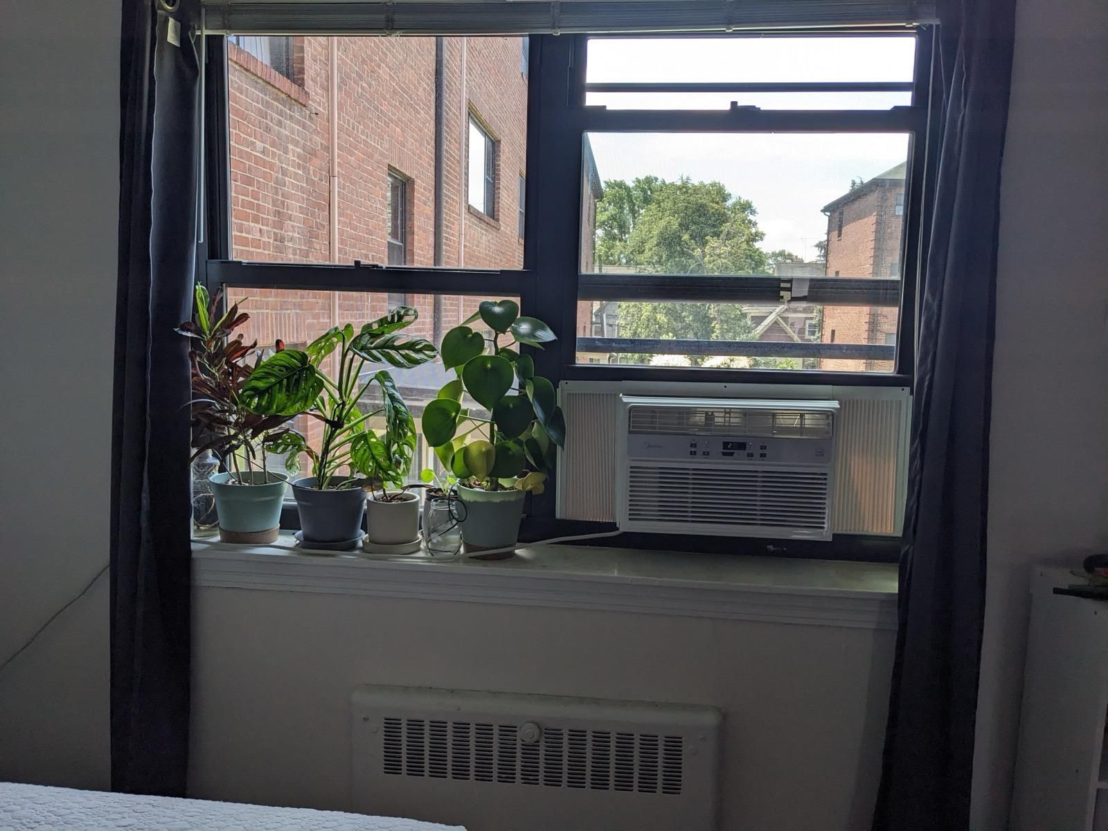 Midea Window Air Conditioner – Great Condition