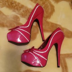 Wild DNA Red Bow White Scalloped Heels