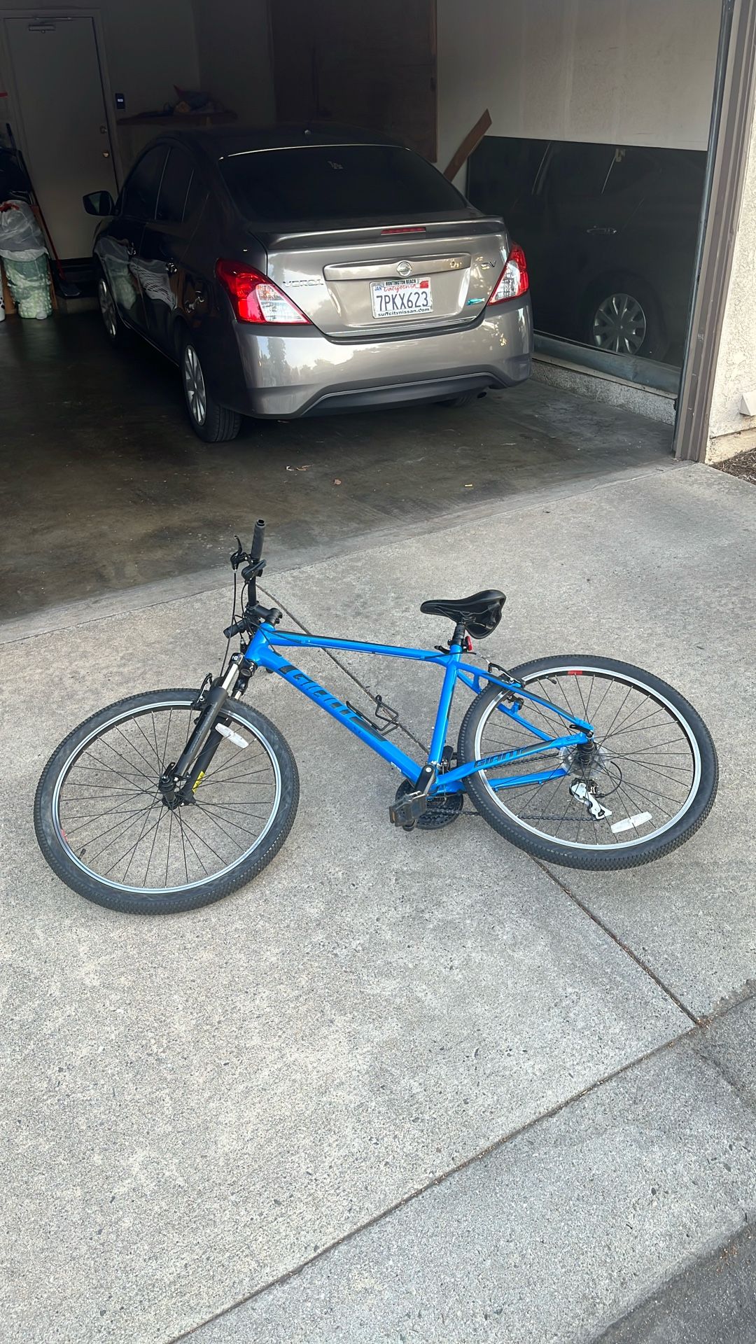 Giant ATX Mountain Bike. Like New