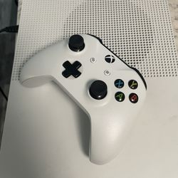 Selling Xbox One S Came with remote controller 