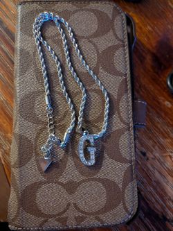 Collar by Guess