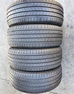 235/55/19 Vendo set de Tires en buenas condiciones de vida las 4
