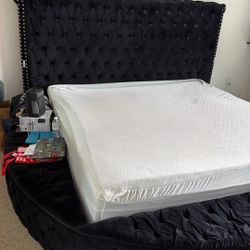 King Round Bed With Bluetooth Speakers
