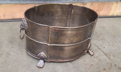 Beautiful Vintage Decorative Heavy Oval Brass Planter With Lion Head Handles and Paw Feet