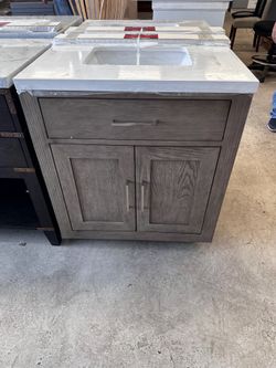 Vanity 30”