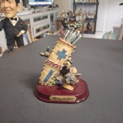 "Quiver" Great Collectible Native American Figurine Decorated Arrow Quiver W/Arrows Showing Over The Top, Gold Medal Says"Spirit Of The Land"