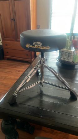 Pearl Roadster throne