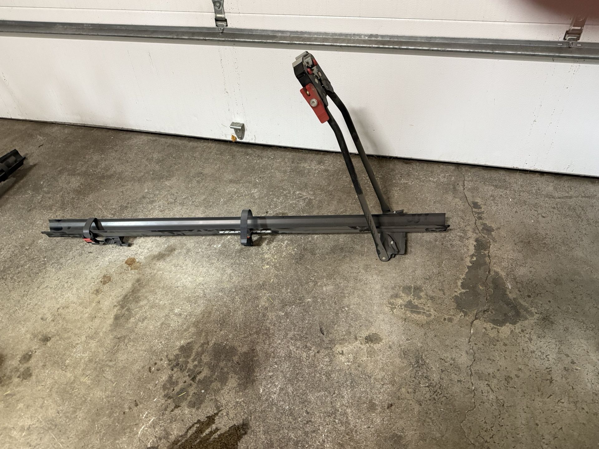 Yakima Raptor Aero Rooftop Upright Bike Mount (3)