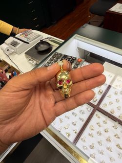 Praying hands and crystal 14k pendant 14gm