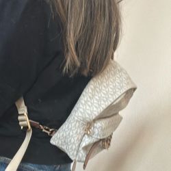 ✨ Michael Kors Mini Backpack – Vanilla Logo + Gold Chain Detail ✨