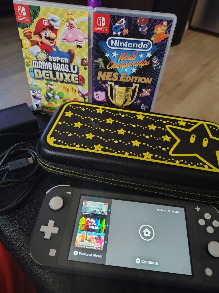GREY NINTENDO SWITCH LITE W/ CASE & CHARGER (LIKE NEW) 2 GAMES INCLUDED