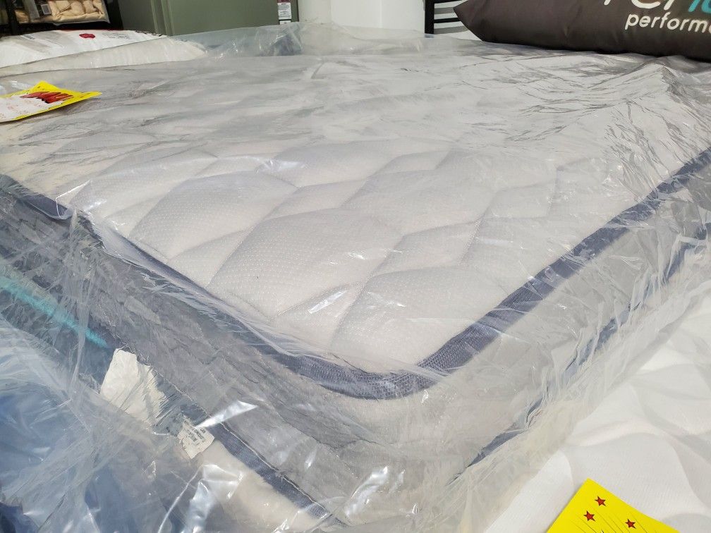 Queen Hybrid Plush Mattress New