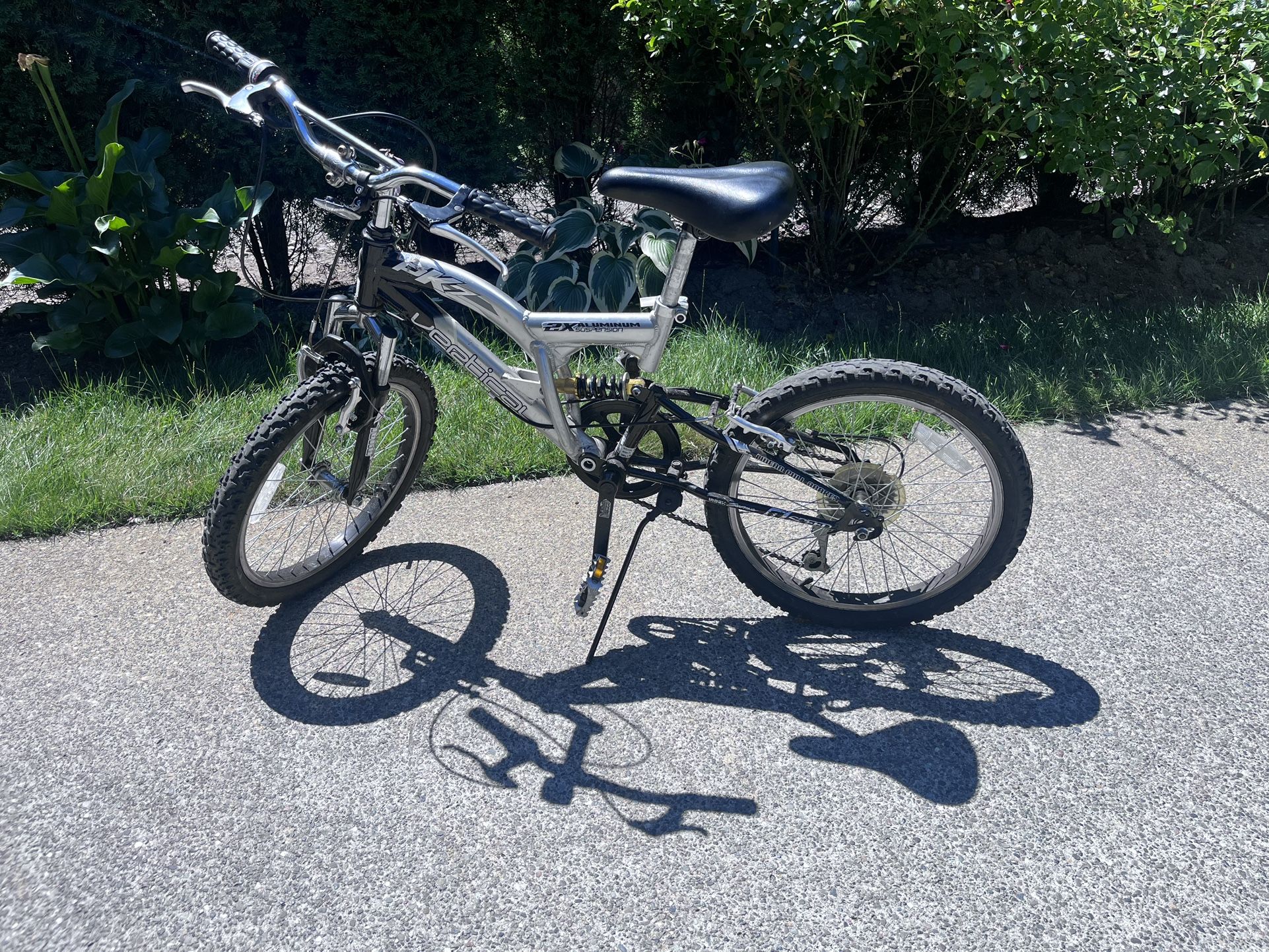 Vertical Mountain Bike 20”