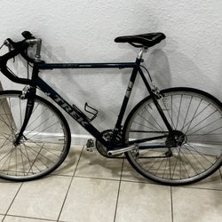 Road Bicycle Trek 320 Series . Frame 21” In Aluminum. Good Condition. 