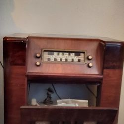 Old Radio With Turn Table