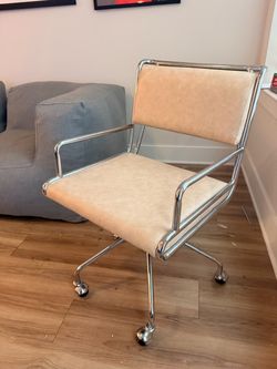 Crate and barrel rolling desk chair