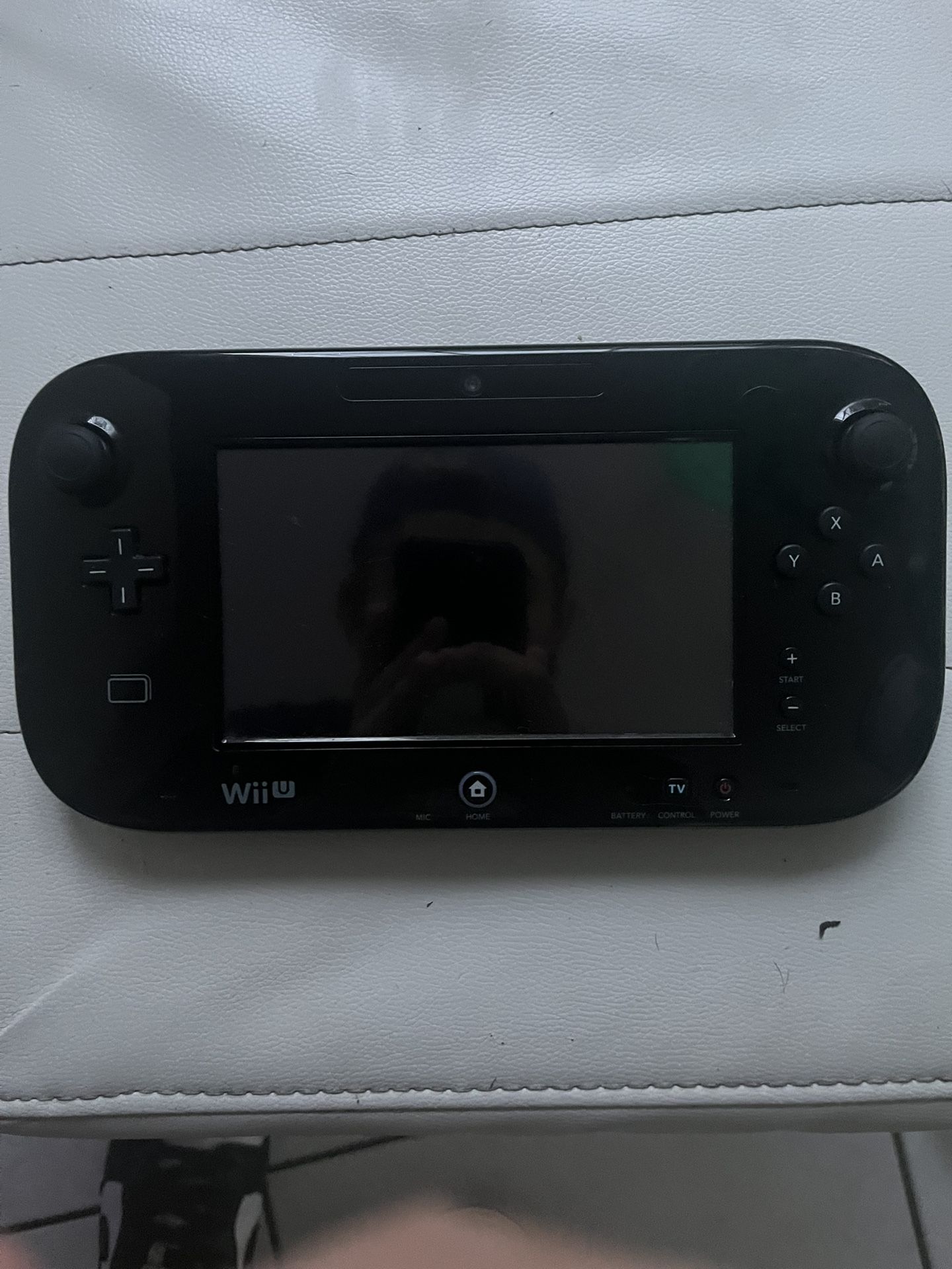 WII U 32GB + 2 GAMES **see description 