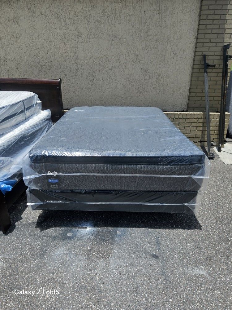 Brand New Queen Size Plush Pillow Top Sealy Posture Pedic Mattress And Box Spring In Plastic