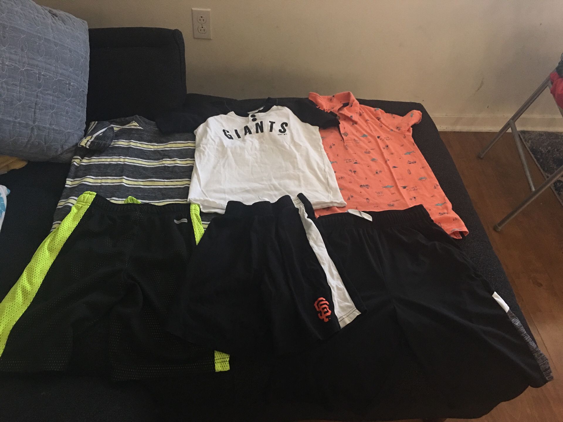 3 pairs of kids clothes -6- 8 years