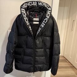 Men’s puffer jacket size medium & large 