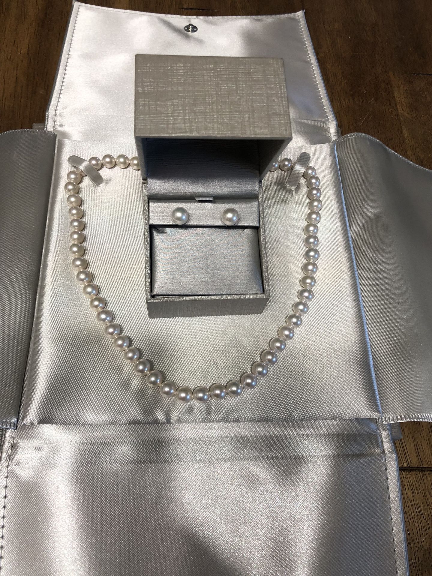 8.0-9.0mm Freshwater Cultured Pearl Strand Necklace and Stud Earrings Set