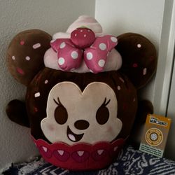 Disney Store Official Minnie Mouse Munchlings Plush - Strawberry Cupcake Scented, Baked Treats Collection, Soft & Cuddly 16-Inch Toy for All Ages 