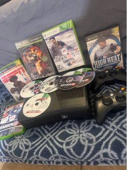 Xbox 360 in perfect condition comes cables too