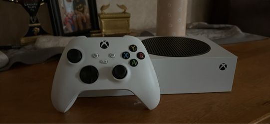 Xbox Series S With 3 Perfect Controllers