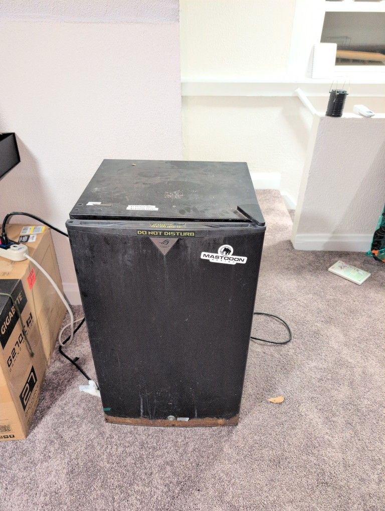 Mini fridge
